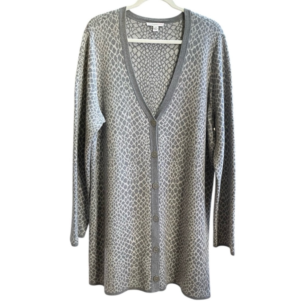 Isaac Mizrahi Live! Snake Jacquard Boyfriend Cardigan. Gray. Size 2X.